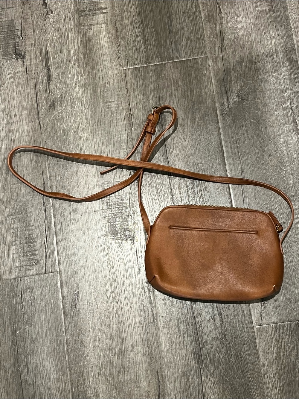 Classic Brown Leather Crossbody Bag - Minimalist Everyday Style